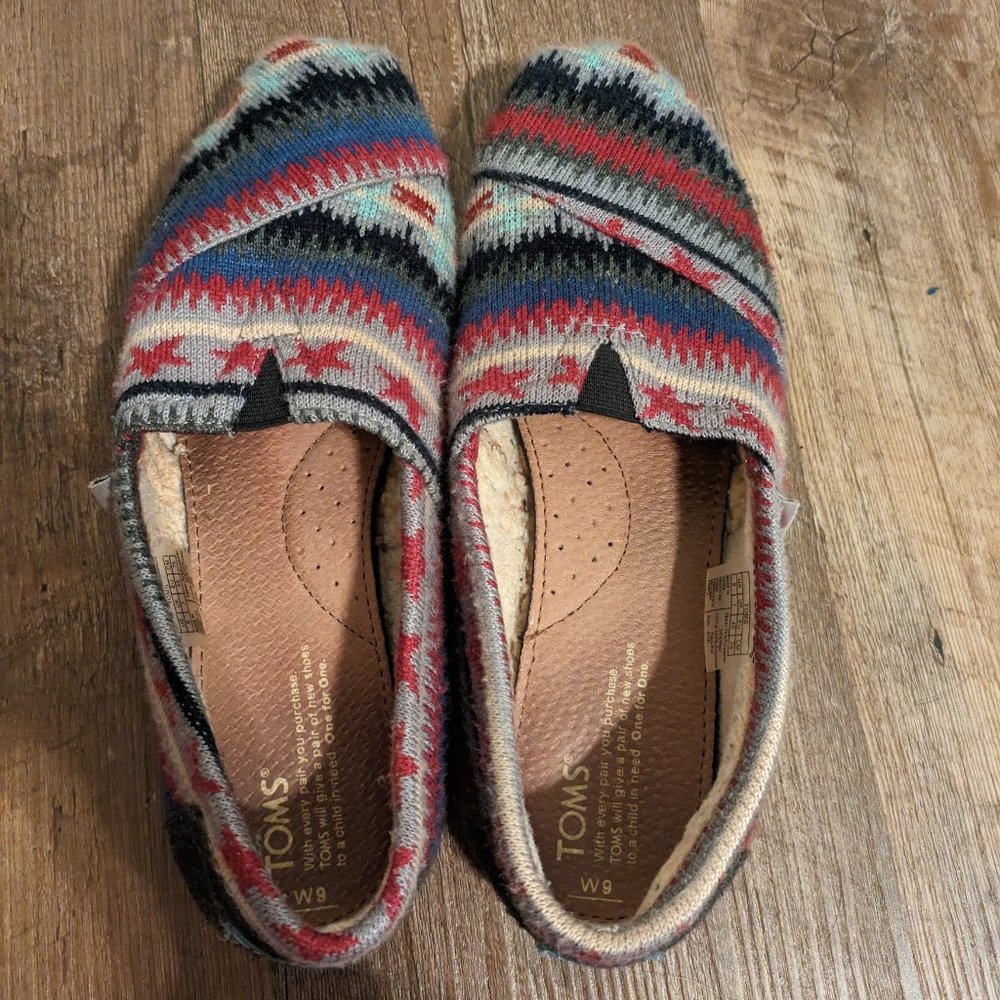 Toms fleece-lined loafers size 9